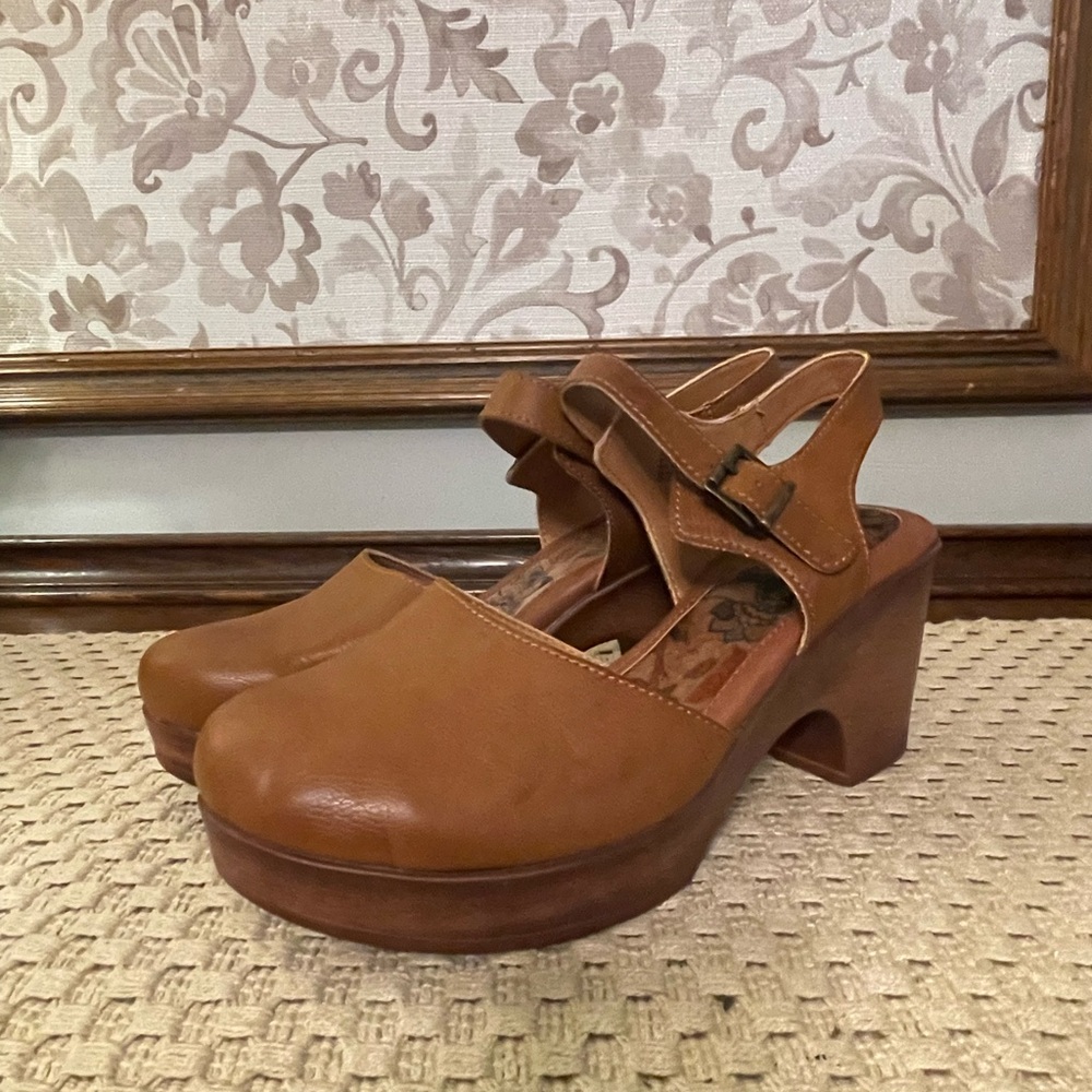 Ankle strap clogs